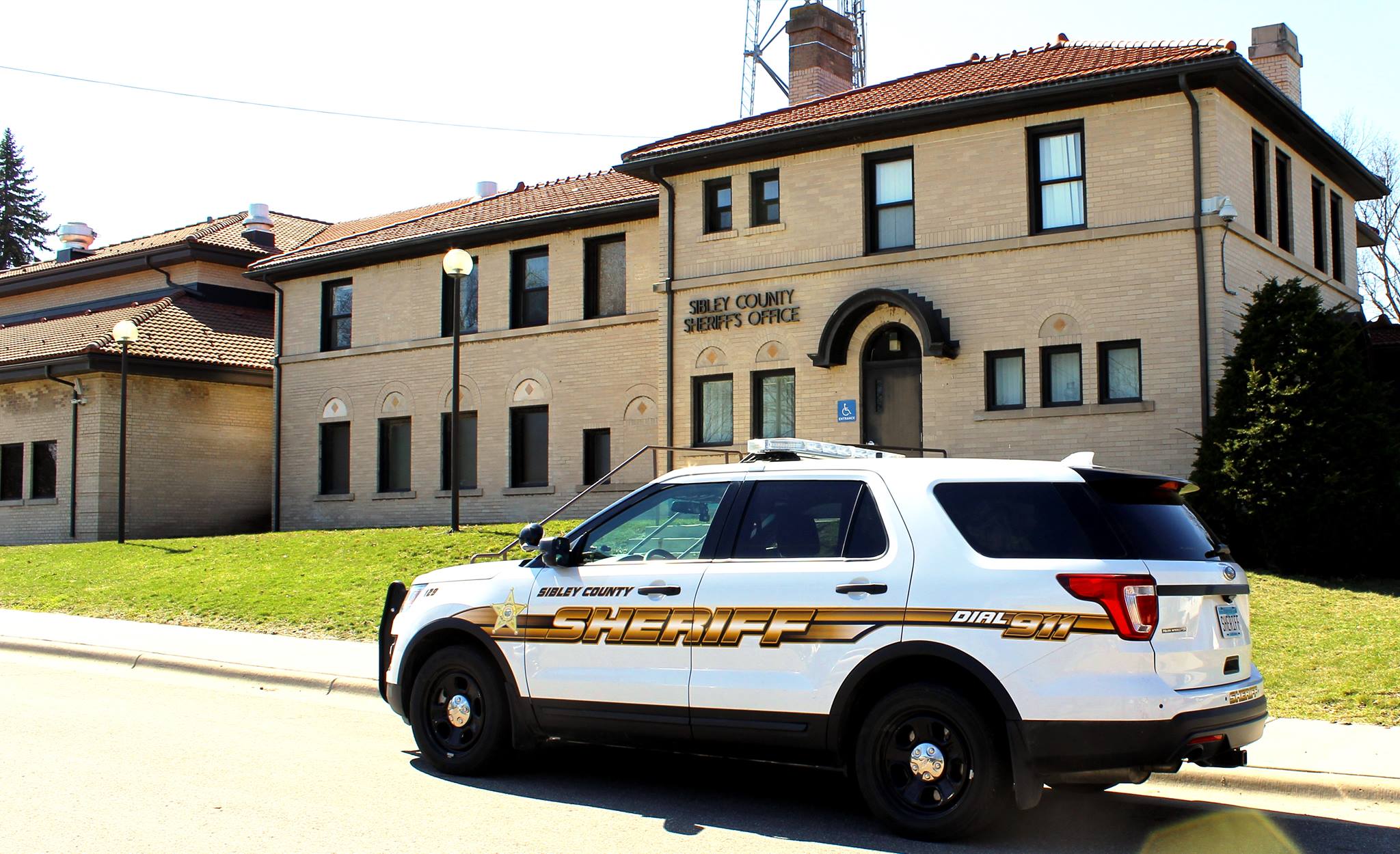 SIX HURT IN SIBLEY COUNTY CRASH