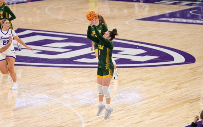 Gopher Womens BB win, St. Thomas loses