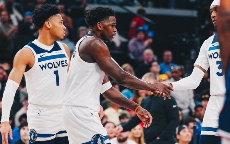 Wolves drubbed by Clippers