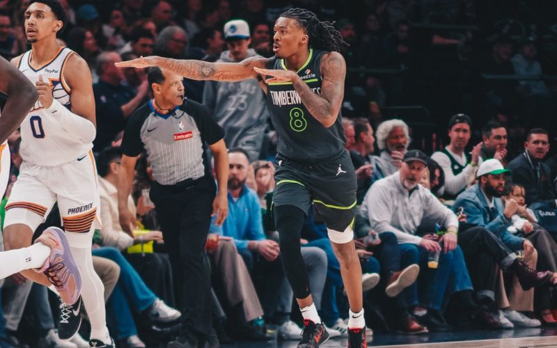 Wolves beat Suns at home